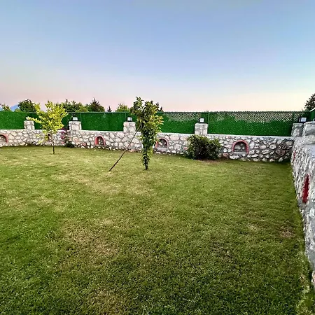 Vilă Sekoya *